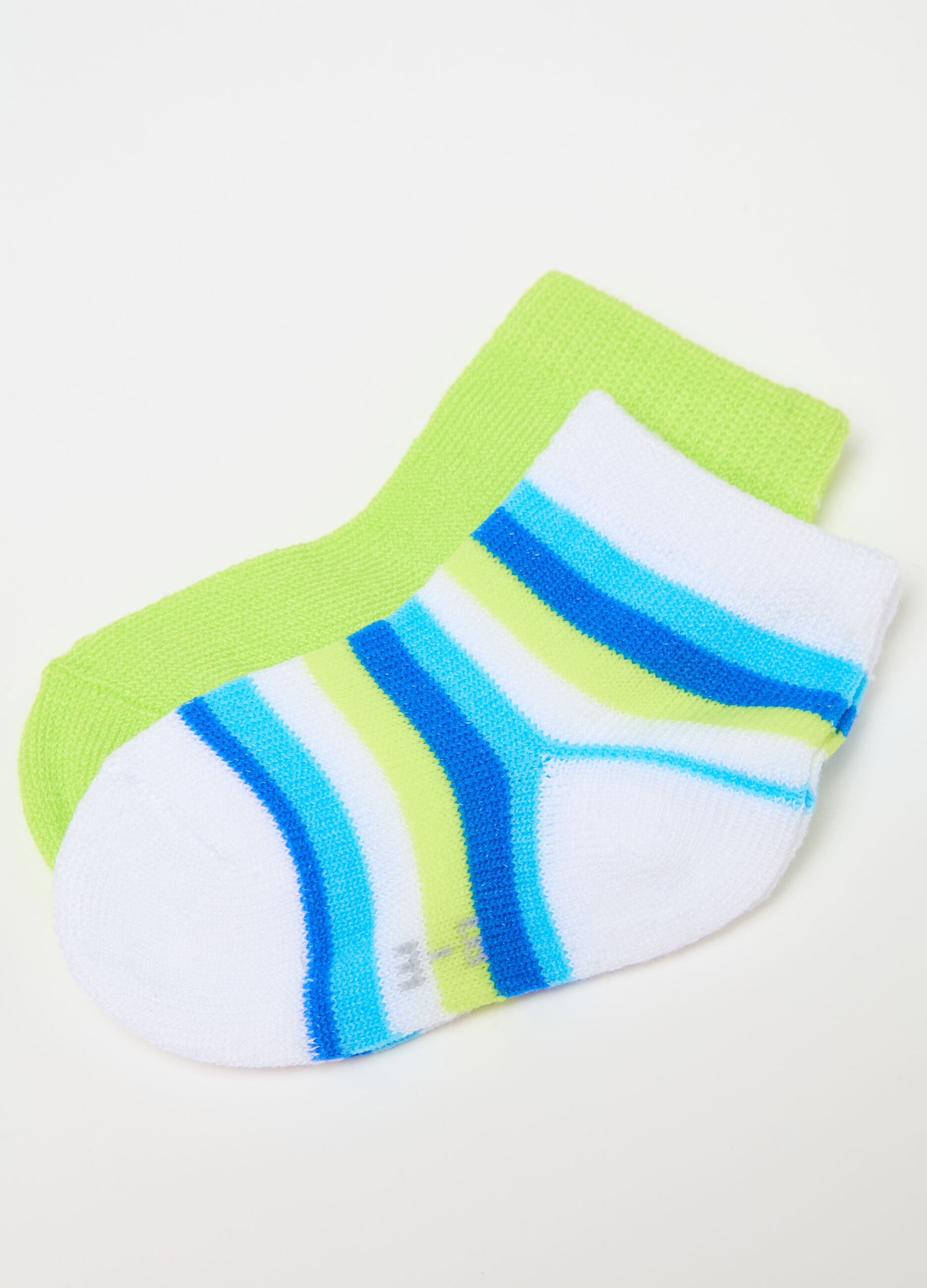 Three-pair pack short socks with frog design