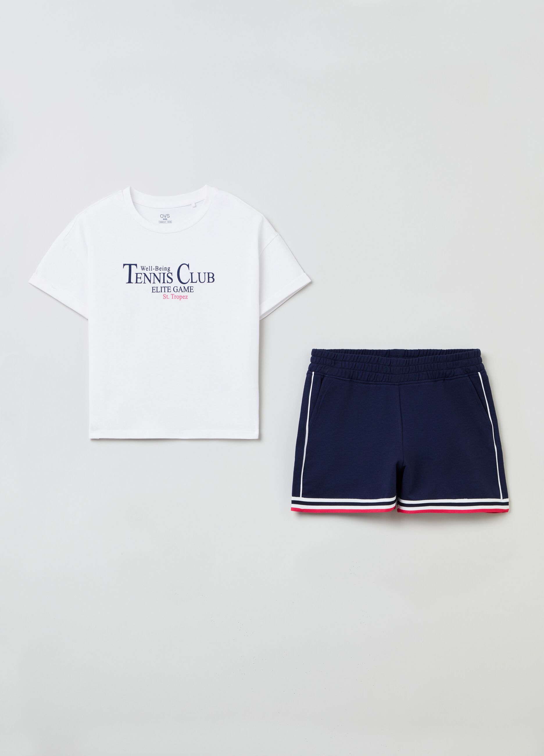 Jogging set t-shirt con stampa e shorts 