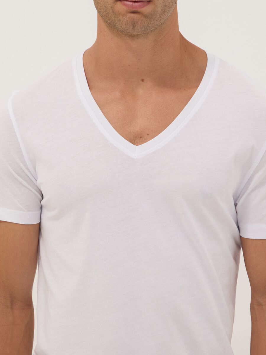 2-pack of white pure extra-fine cotton T-shirts with deep V-neck_1
