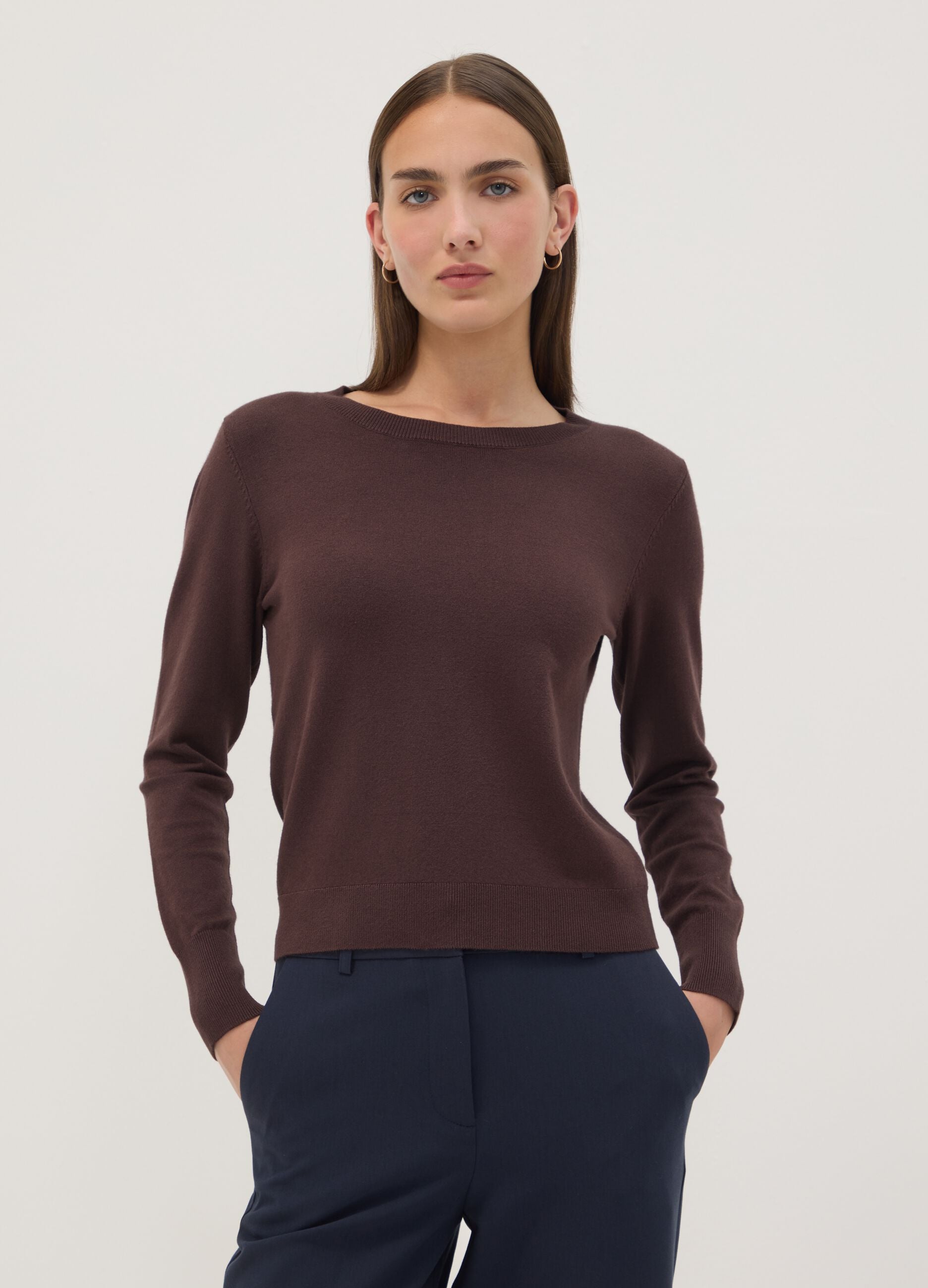 Maglia marrone in misto viscosa girocollo