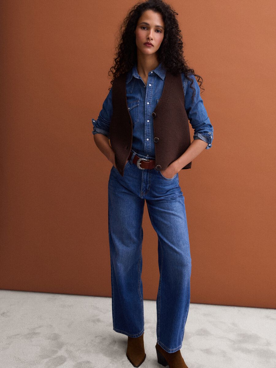 Gilet marrone in misto lana con scollo profondo a V regular fit_1
