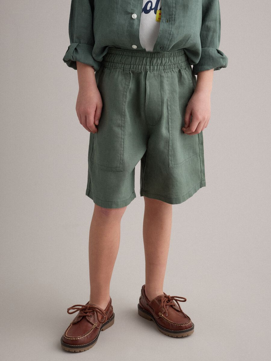 Green pure linen baggy fit cargo shorts for boys_2