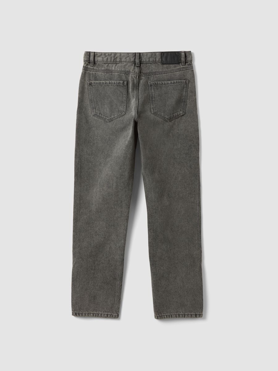 Graue Regular-Fit-Jeans aus Baumwoll-, Lyocell- und Viskosemix_2