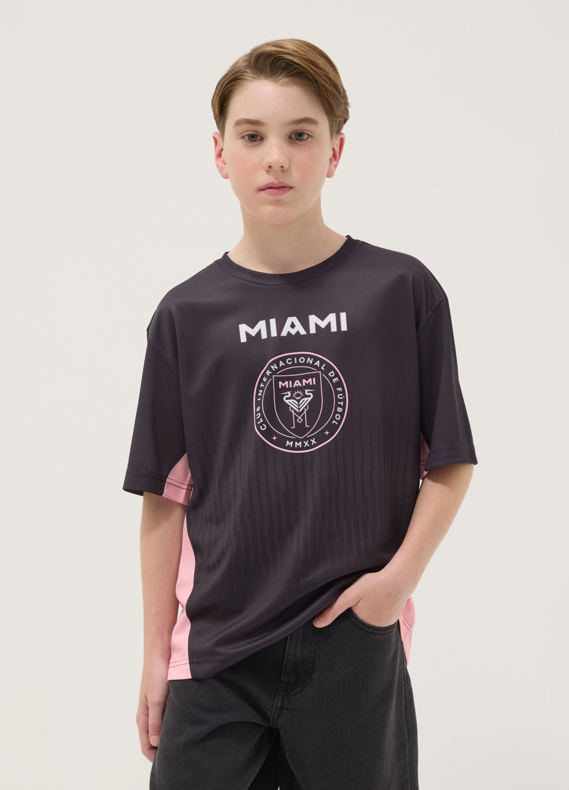 Schwarzes Kurzarm-T-Shirt mit sportlichem Print, Regular Fit