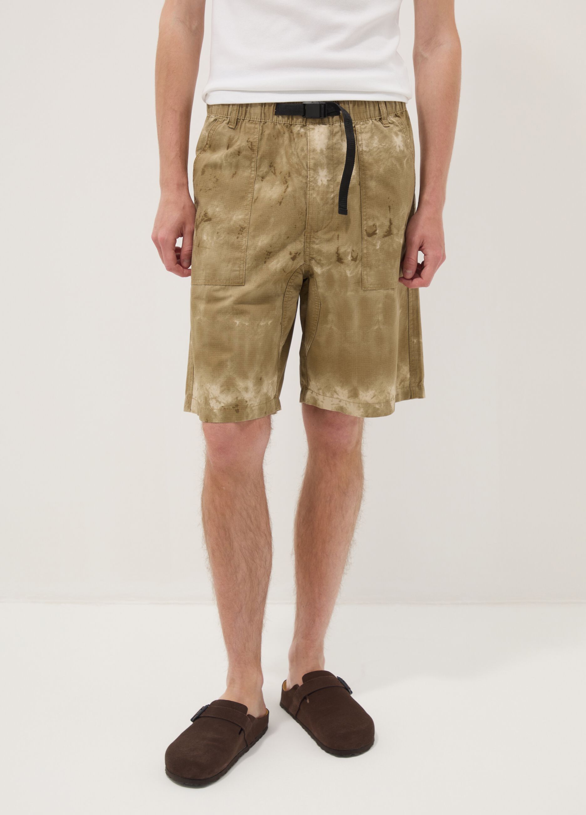 Bermudas bege baggy em algod&atilde;o puro