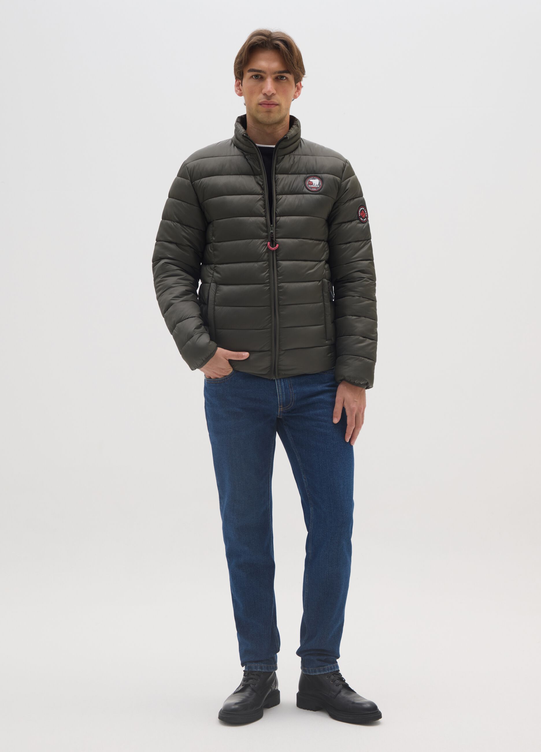 Chaqueta verde acolchada con cremallera