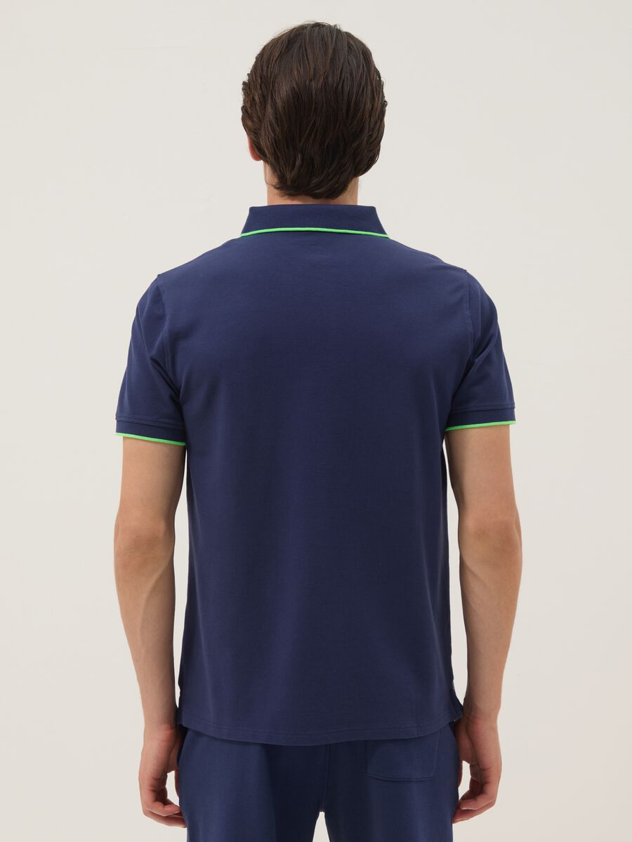 Blaues Kurzarm-Poloshirt aus Stretch-Baumwolle_4