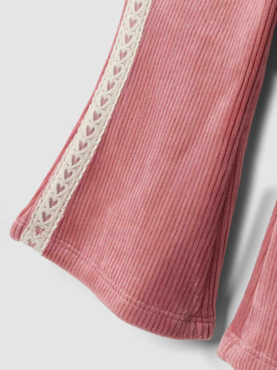Pantaloni flare rosa in tessuto elasticizzato a costine_2