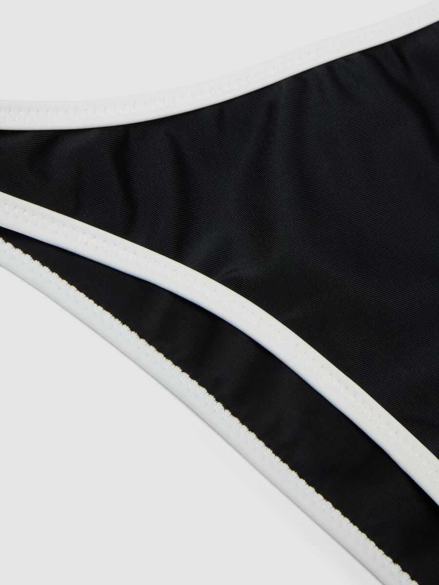 Black stretch bikini with contrasting trim_3