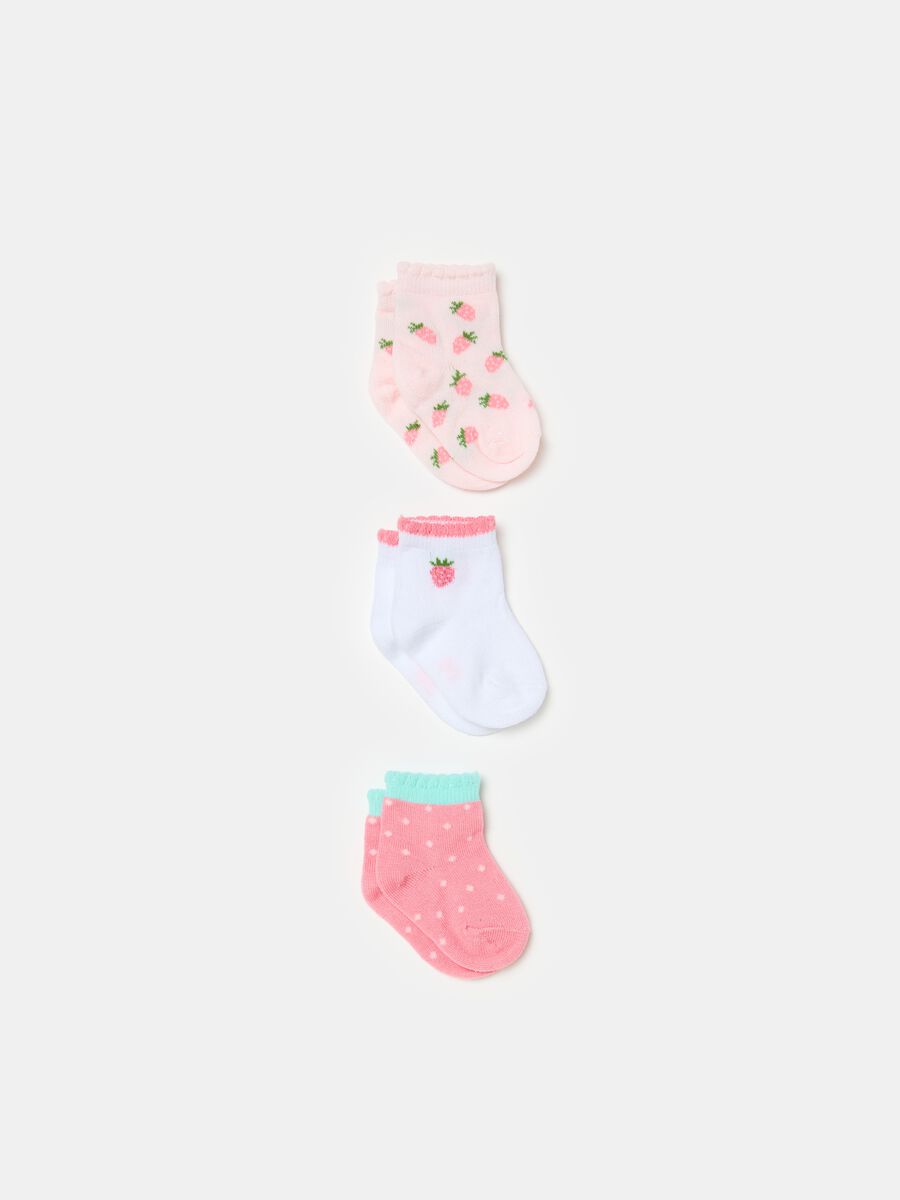 Three-pair pack short socks with strawberries design_0