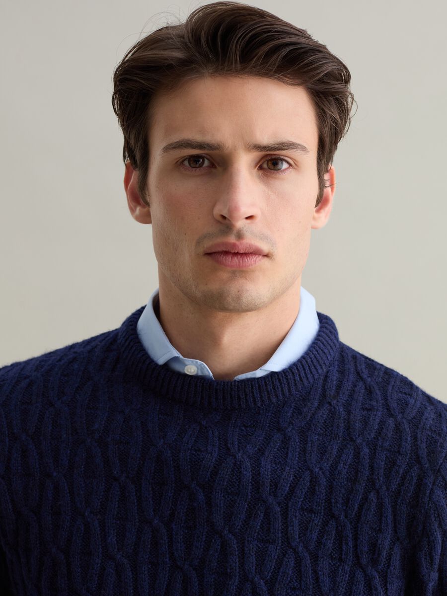 Pullover with cable design_2