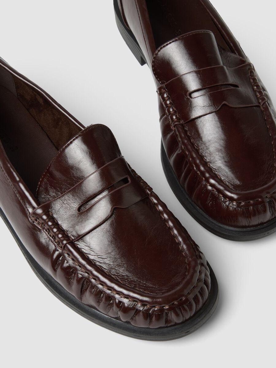 Classic glossy brown loafers_2