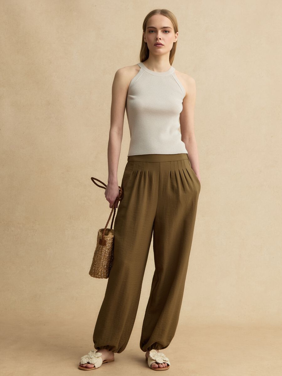 Enganliegendes Tank-Top aus beiger Viskosemischung_1