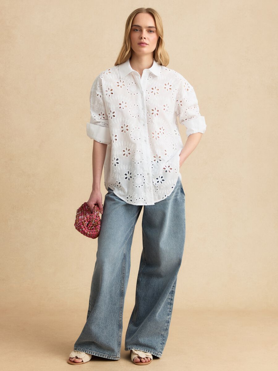 Weisse Bluse aus reiner Baumwolle mit Lochstickerei_1