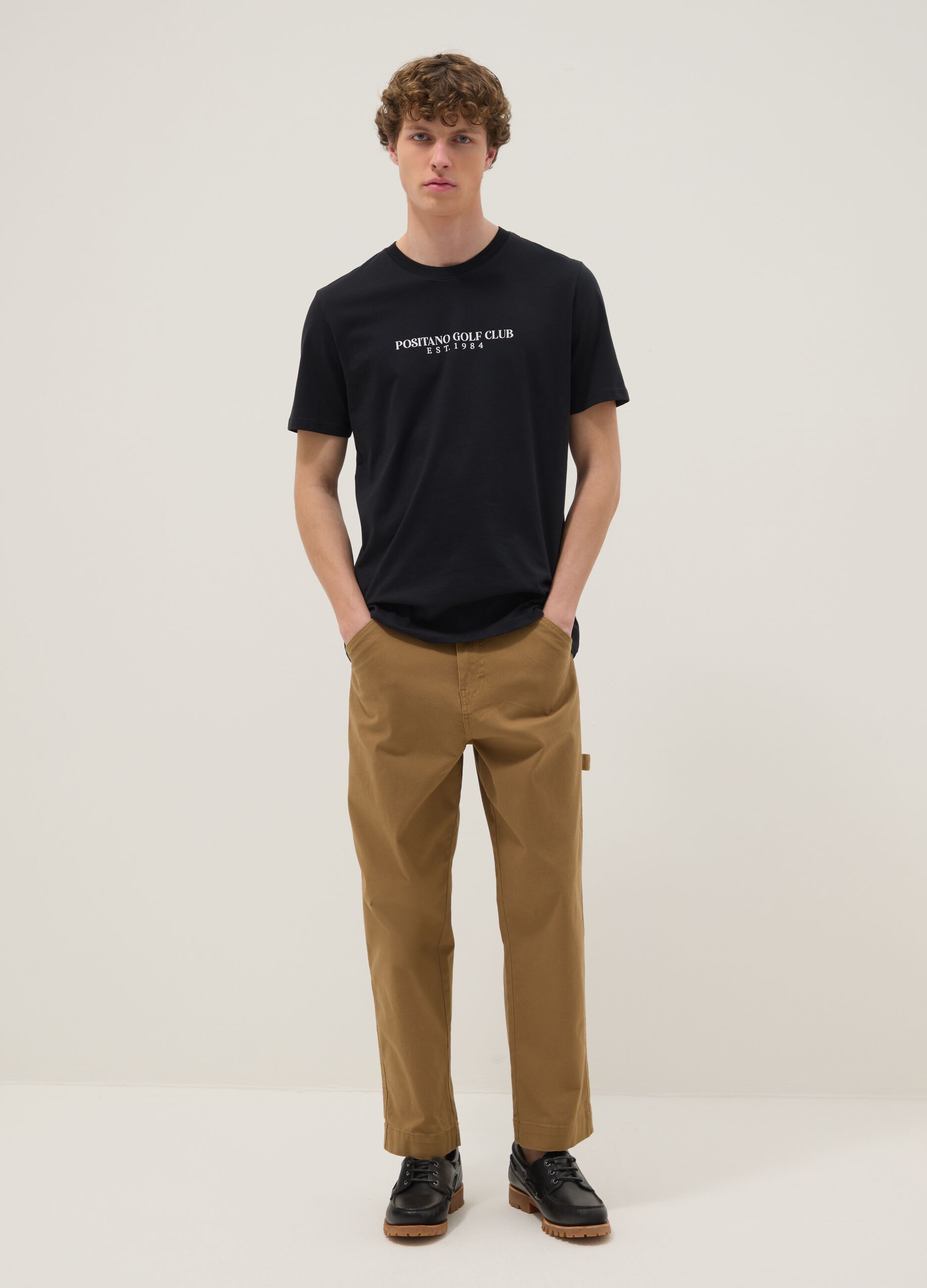 Schwarzes T-Shirt mit Schriftzug aus reiner Baumwolle, Regular Fit