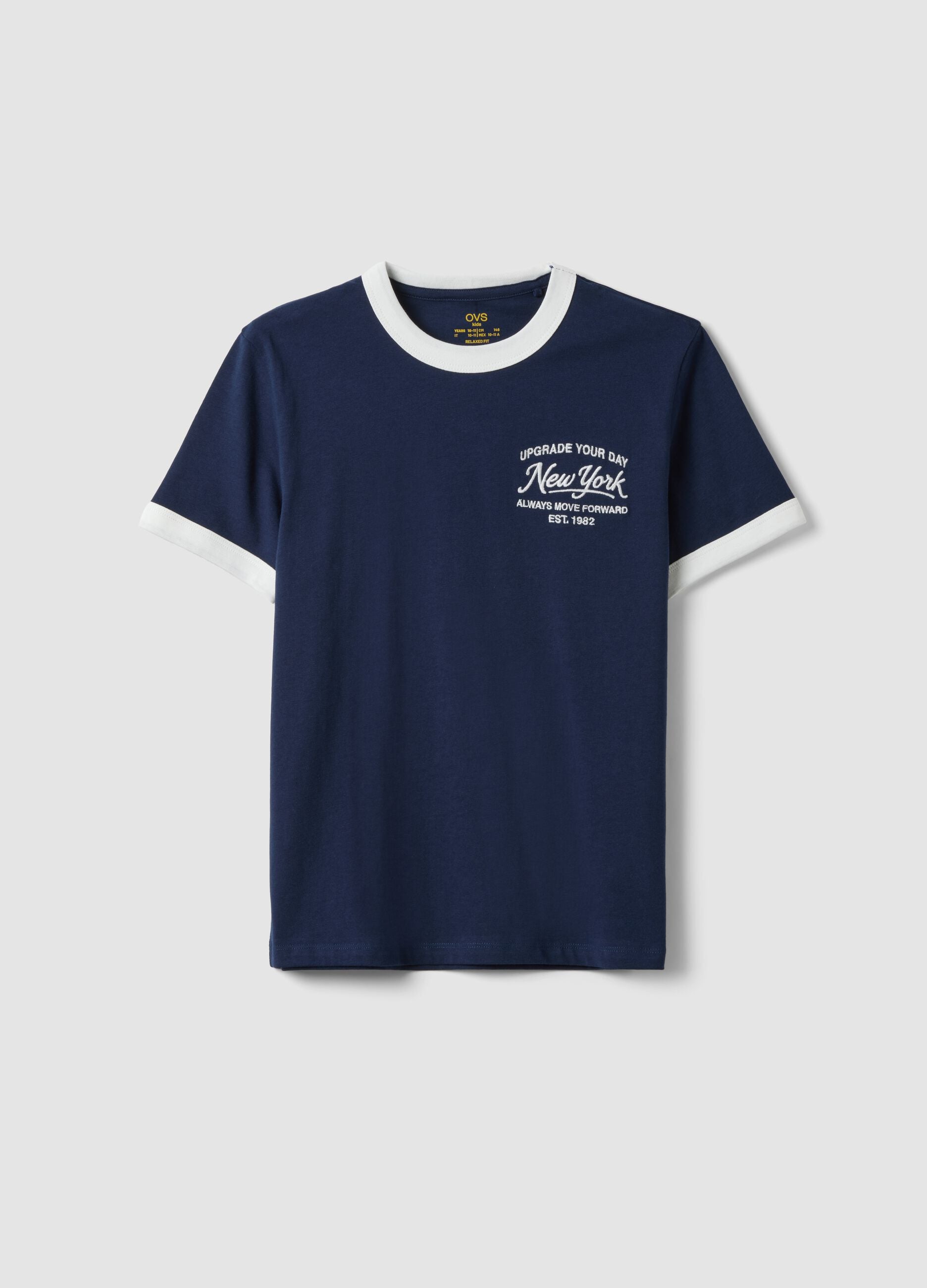 &Mu;&pi;&lambda;&epsilon; T-shirt &alpha;&pi;ό 100% &omicron;&rho;&gamma;&alpha;&nu;&iota;&kappa;ό &beta;&alpha;&mu;&beta;ά&kappa;&iota; &mu;&epsilon; &tau;ύ&pi;&omega;&mu;&alpha;, relaxed &epsilon;&phi;&alpha;&rho;&mu;&omicron;&gamma;ή &gamma;&iota;&alpha; &alpha;&gamma;ό&rho;&iota;&alpha;