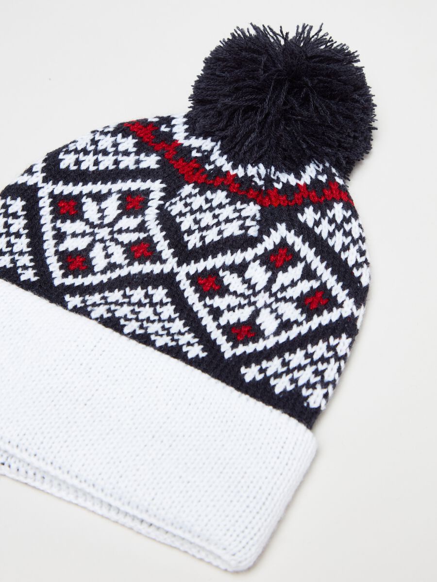 Hat with Norwegian design and pompom_1