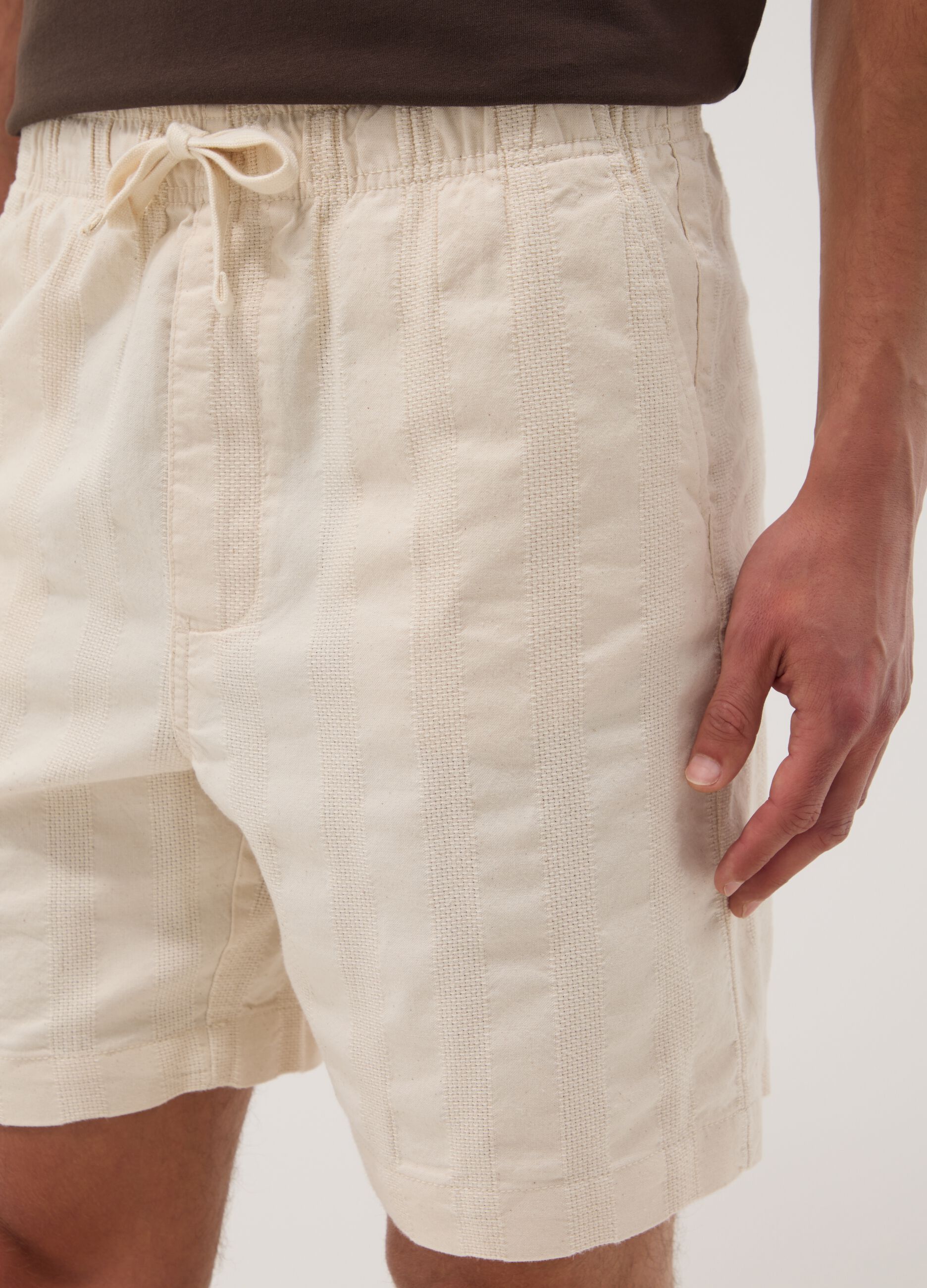 Beige chino Bermuda shorts in pure cotton with elasticated waist