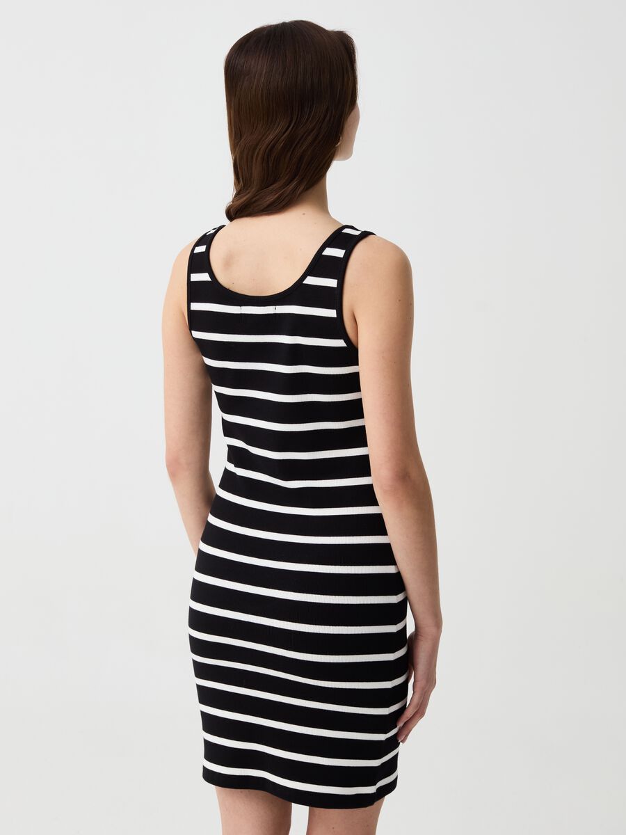 Essential short sleeveless dress with stripes_2
