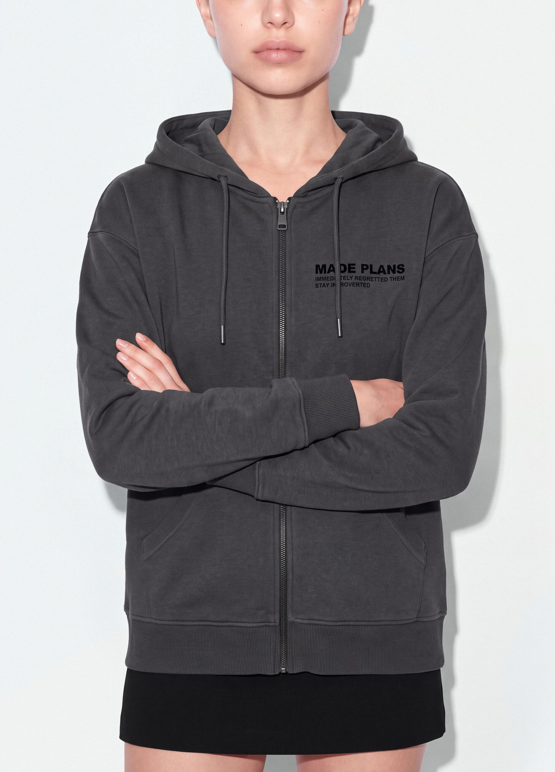 Grauer Hoodie aus Baumwollmix mit Kapuze und relaxed-fit Schriftzug
