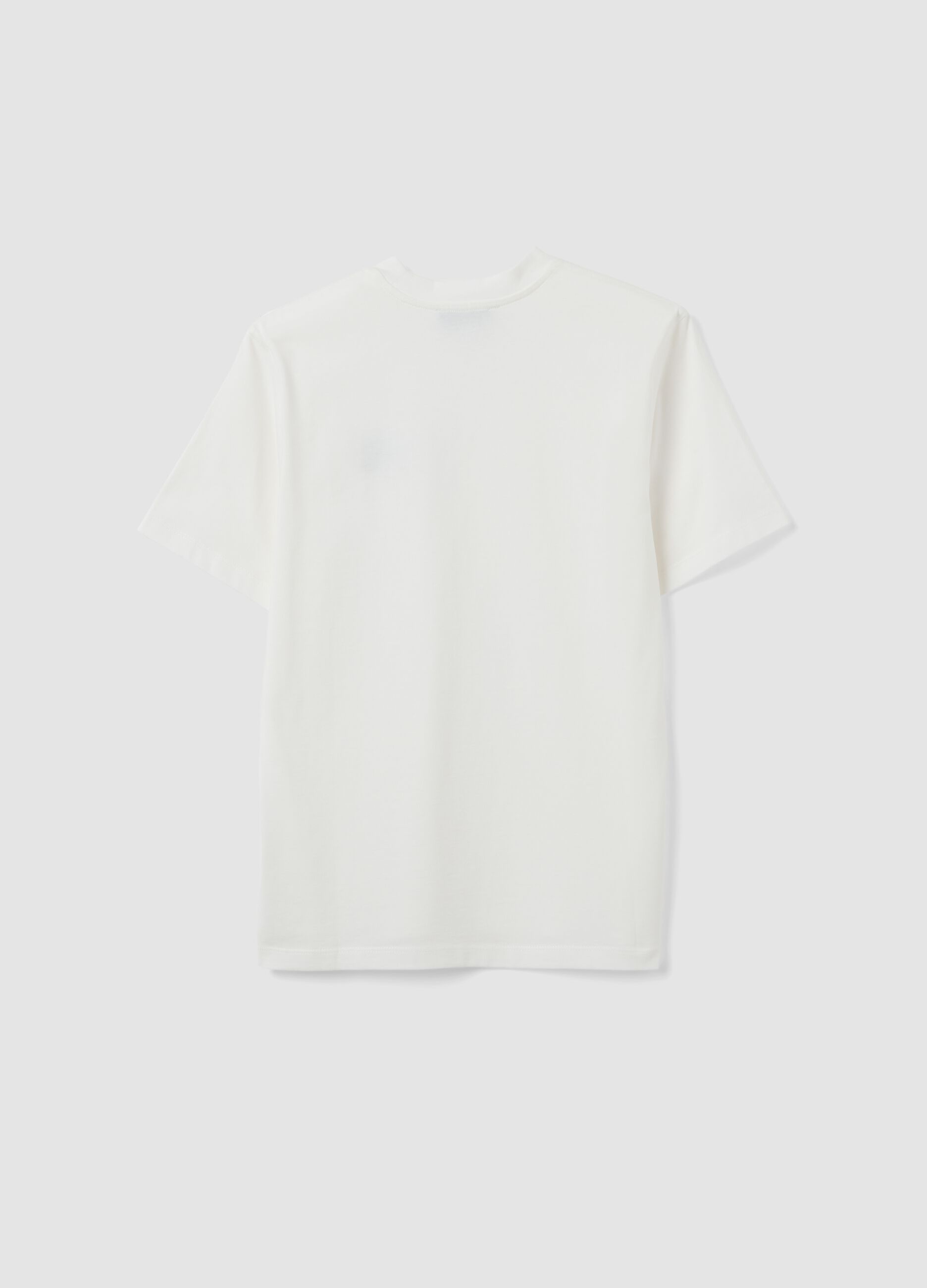 &Lambda;&epsilon;&upsilon;&kappa;ό T-shirt relaxed fit &alpha;&pi;ό 100% &beta;&alpha;&mu;&beta;ά&kappa;&iota; &mu;&epsilon; &sigma;&tau;ά&mu;&pi;&alpha; &sigma;&tau;&omicron; &sigma;&tau;ή&theta;&omicron;&sigmaf;
