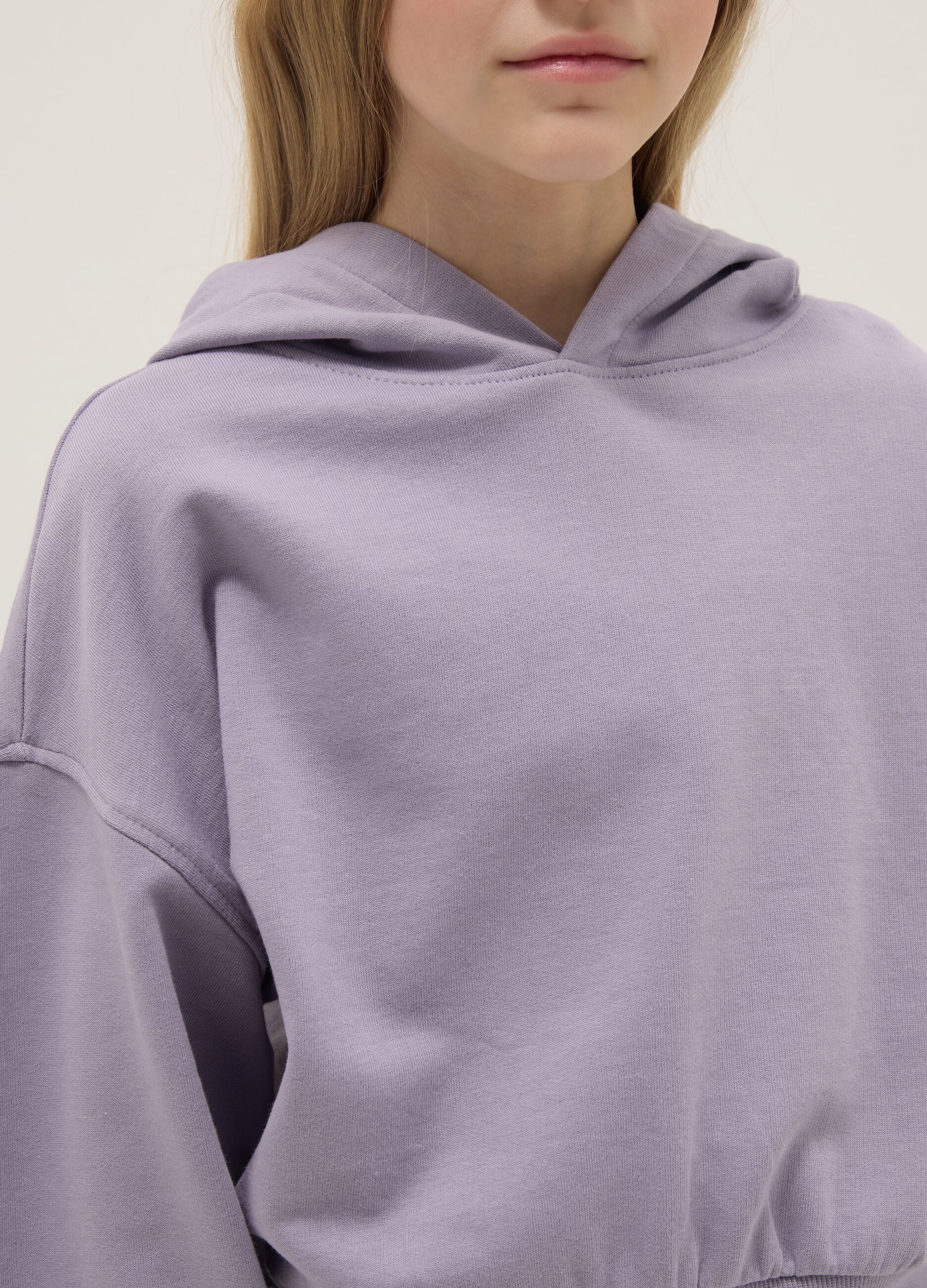 Sweatshirt com capuz roxa de algod&atilde;o puro para raparigas com corte descontra&iacute;do