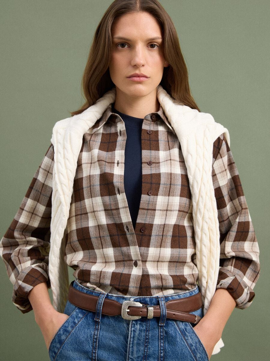 Camicia marrone a quadri in flanella di puro cotone regular fit_0