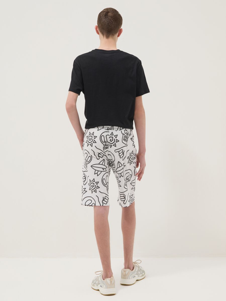 White pure cotton all-over print shorts for boys, regular fit_1