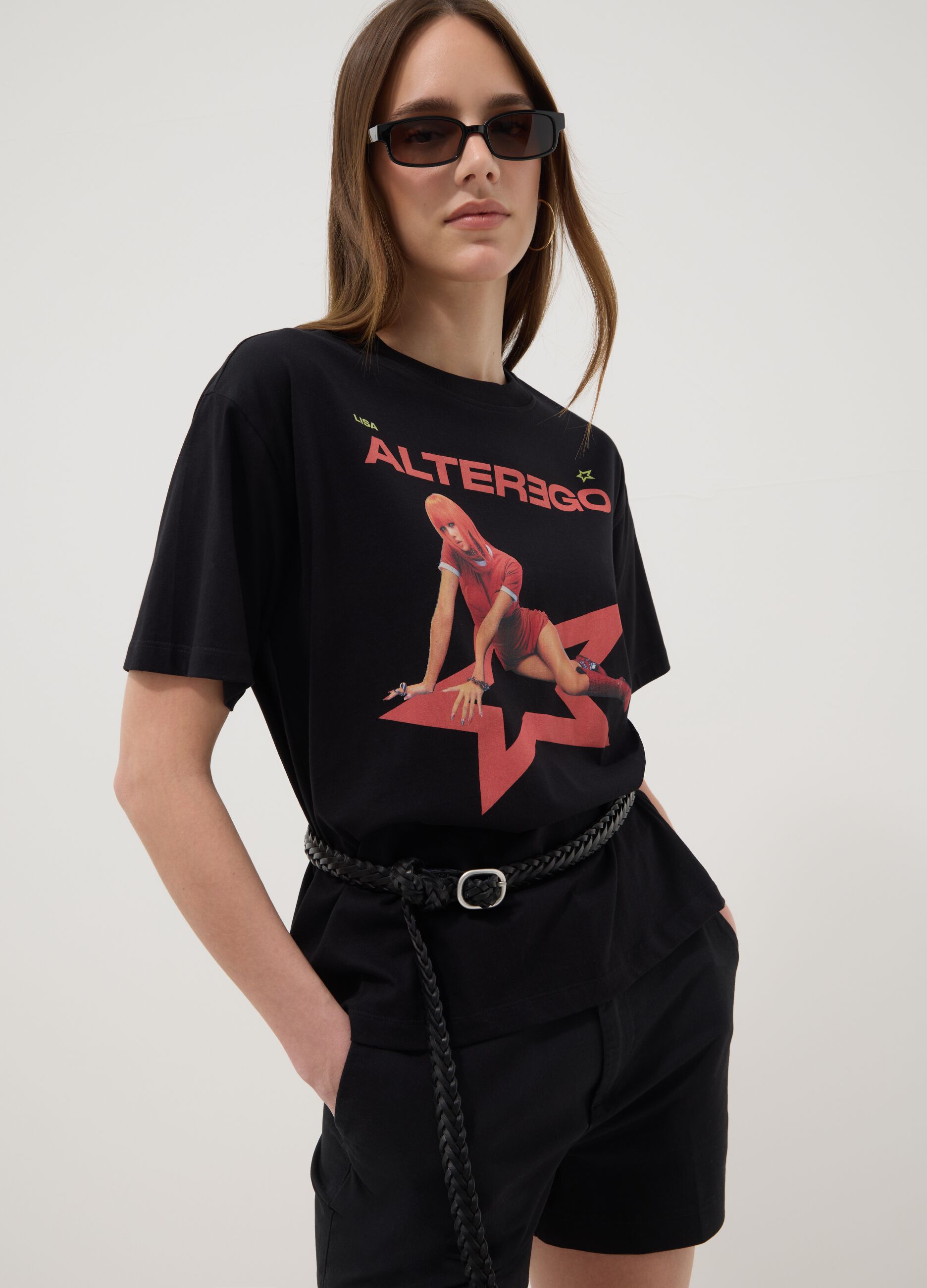 Black short-sleeved pure cotton T-shirt with graphic print