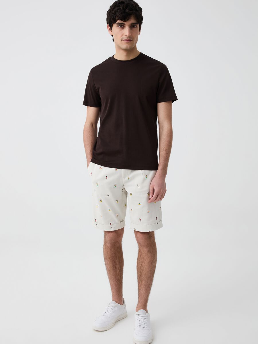 Chino Bermuda shorts with surf print_0