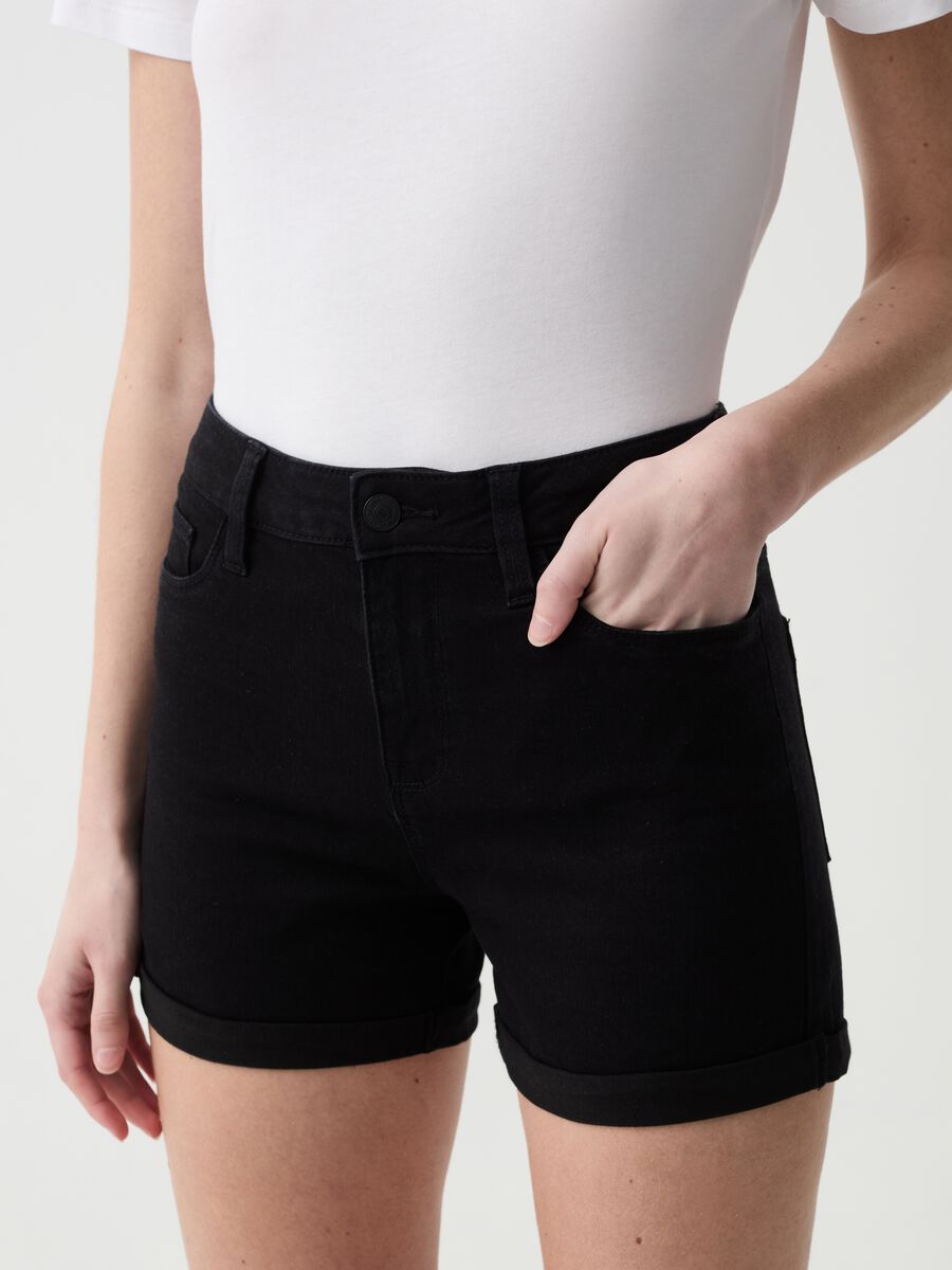 Denim shorts with turn-ups_1