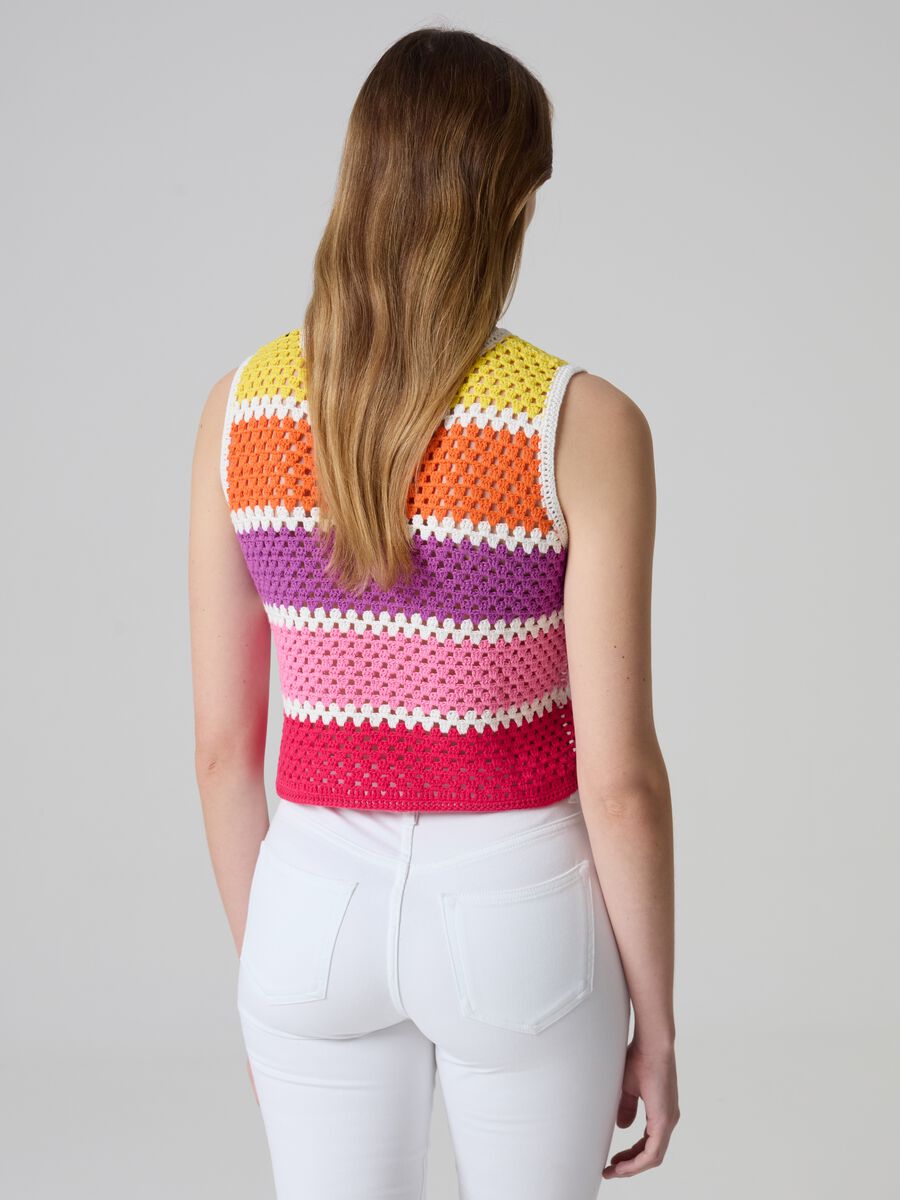 Crochet tank top with multicoloured stripes_4