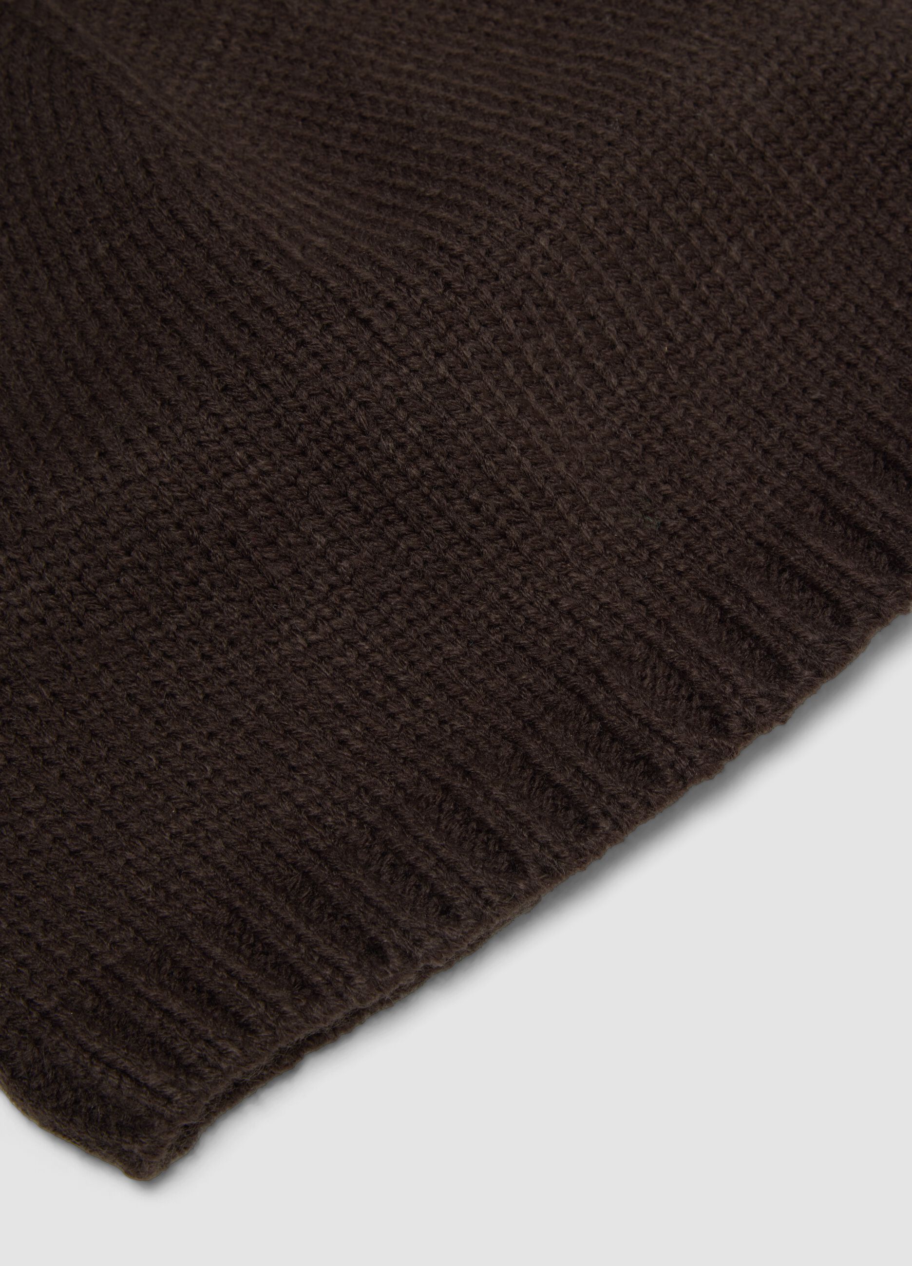 Cappello marrone a costine