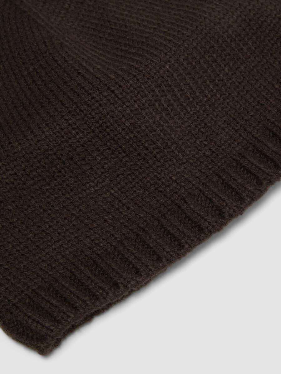 Cappello marrone a costine_1
