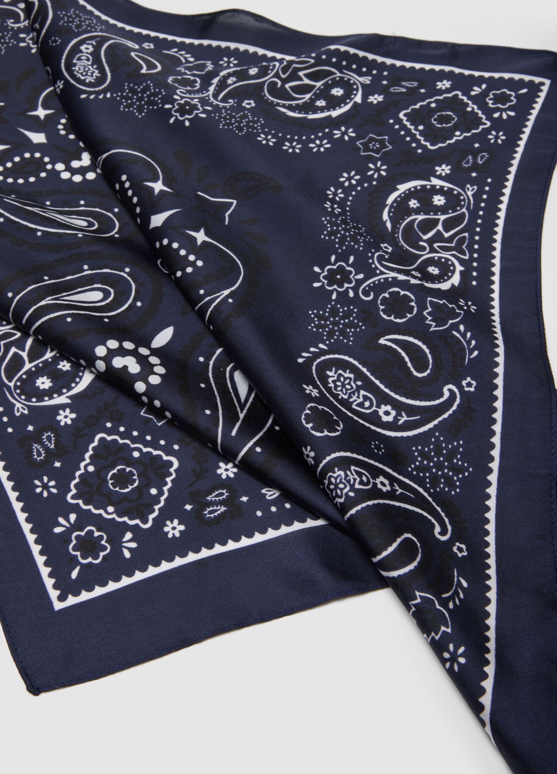 Blue pure cotton bandana regular fit with paisley pattern