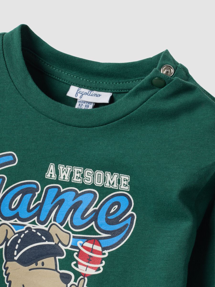 T-shirt verde in puro cotone organico con stampa cagnolino per bimbo_3