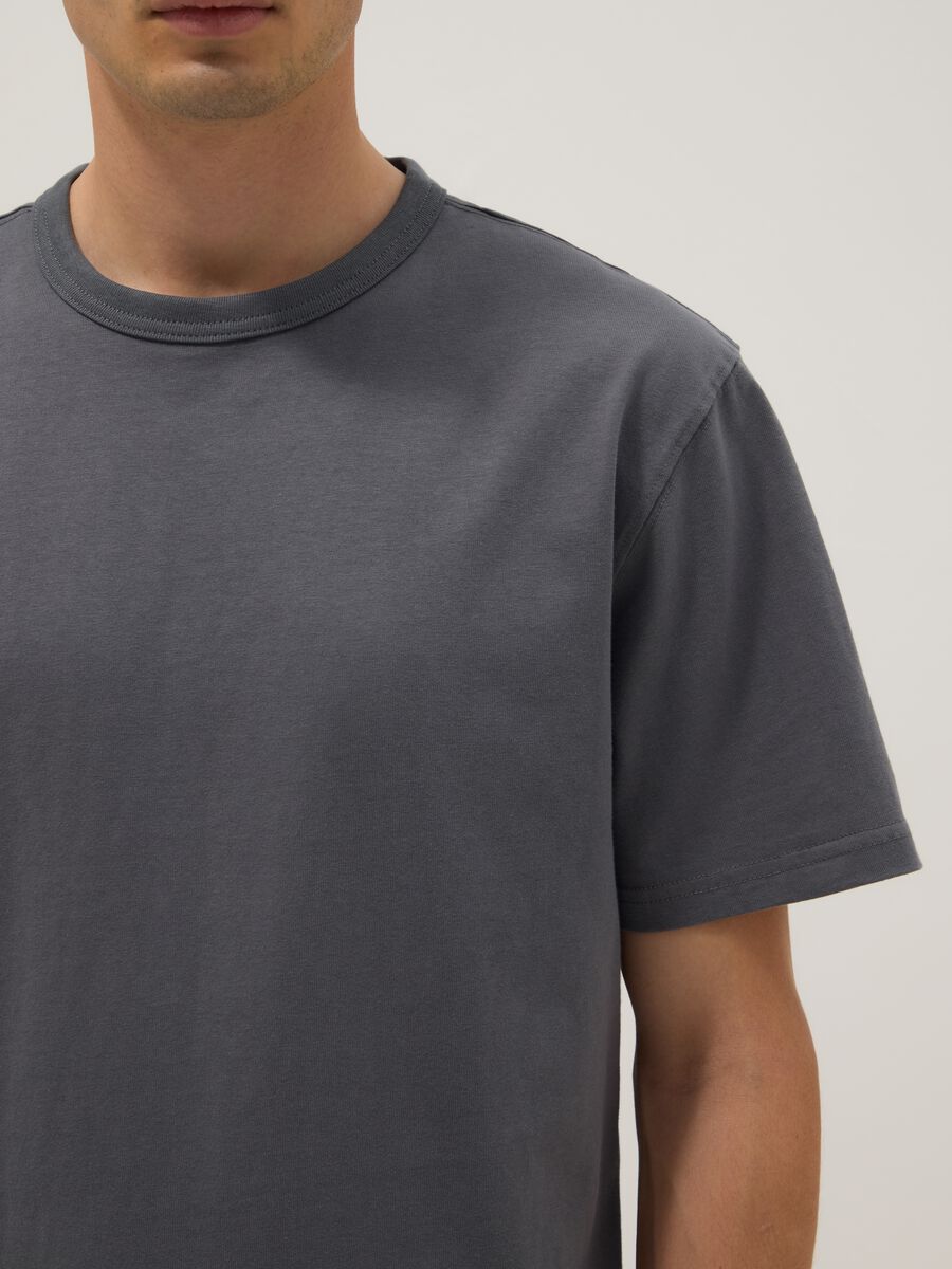 Grey crew neck T-shirt in pure cotton with relaxed fit_3