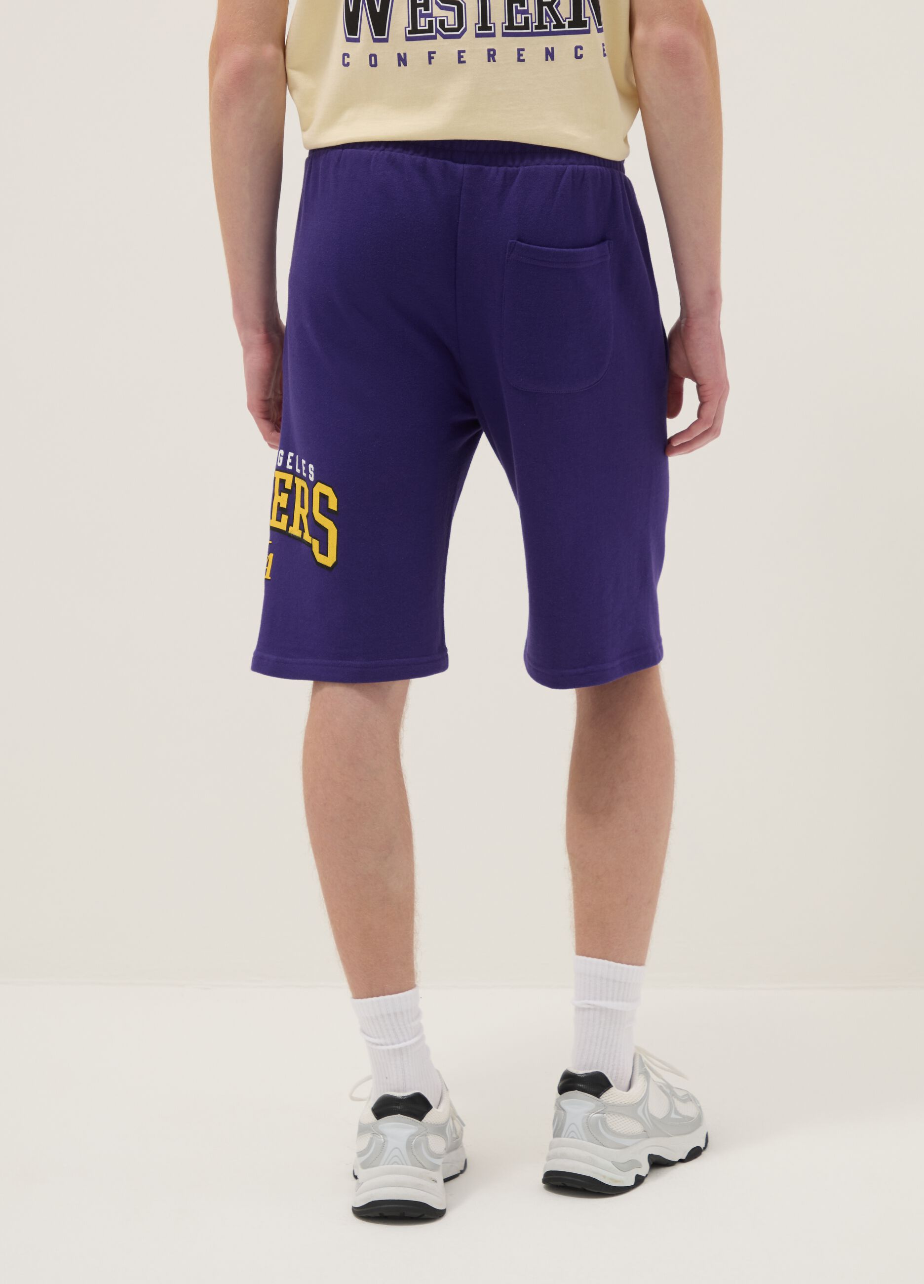 Purple cotton blend shorts with Los Angeles Lakers prints