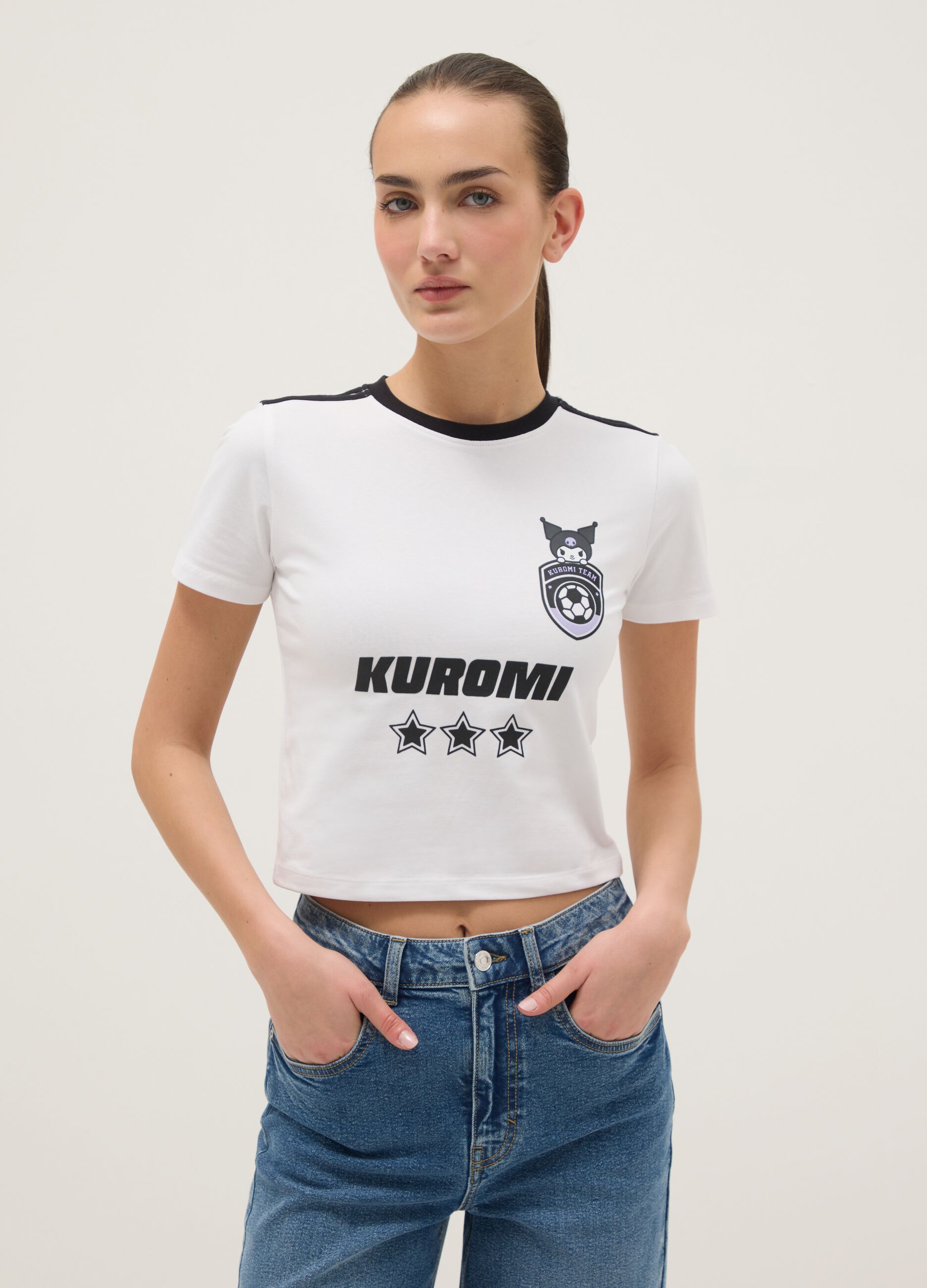 T-shirt branca em puro algod&atilde;o regular fit com estampado Kuromi