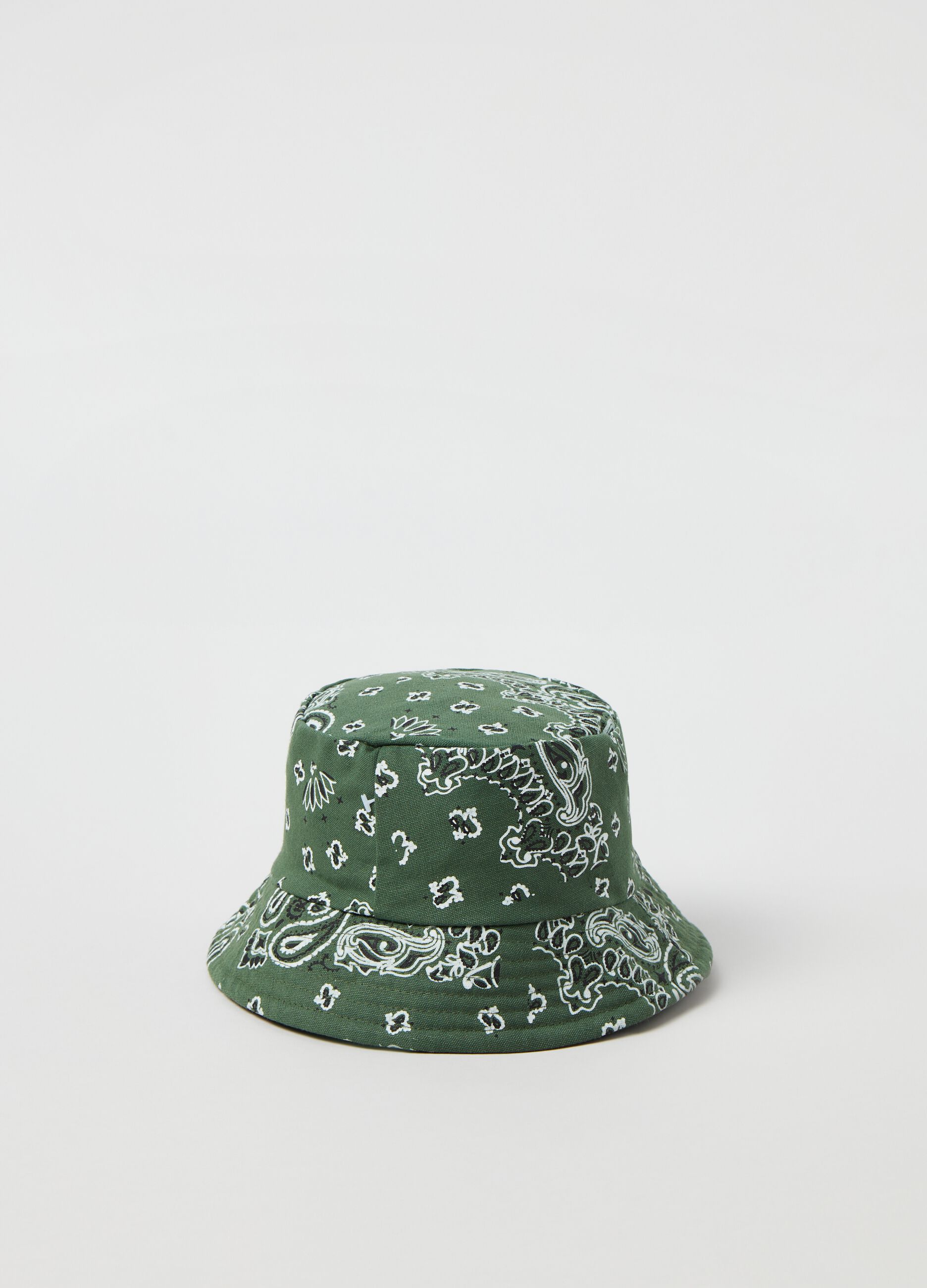 Fishing hat with bandana print