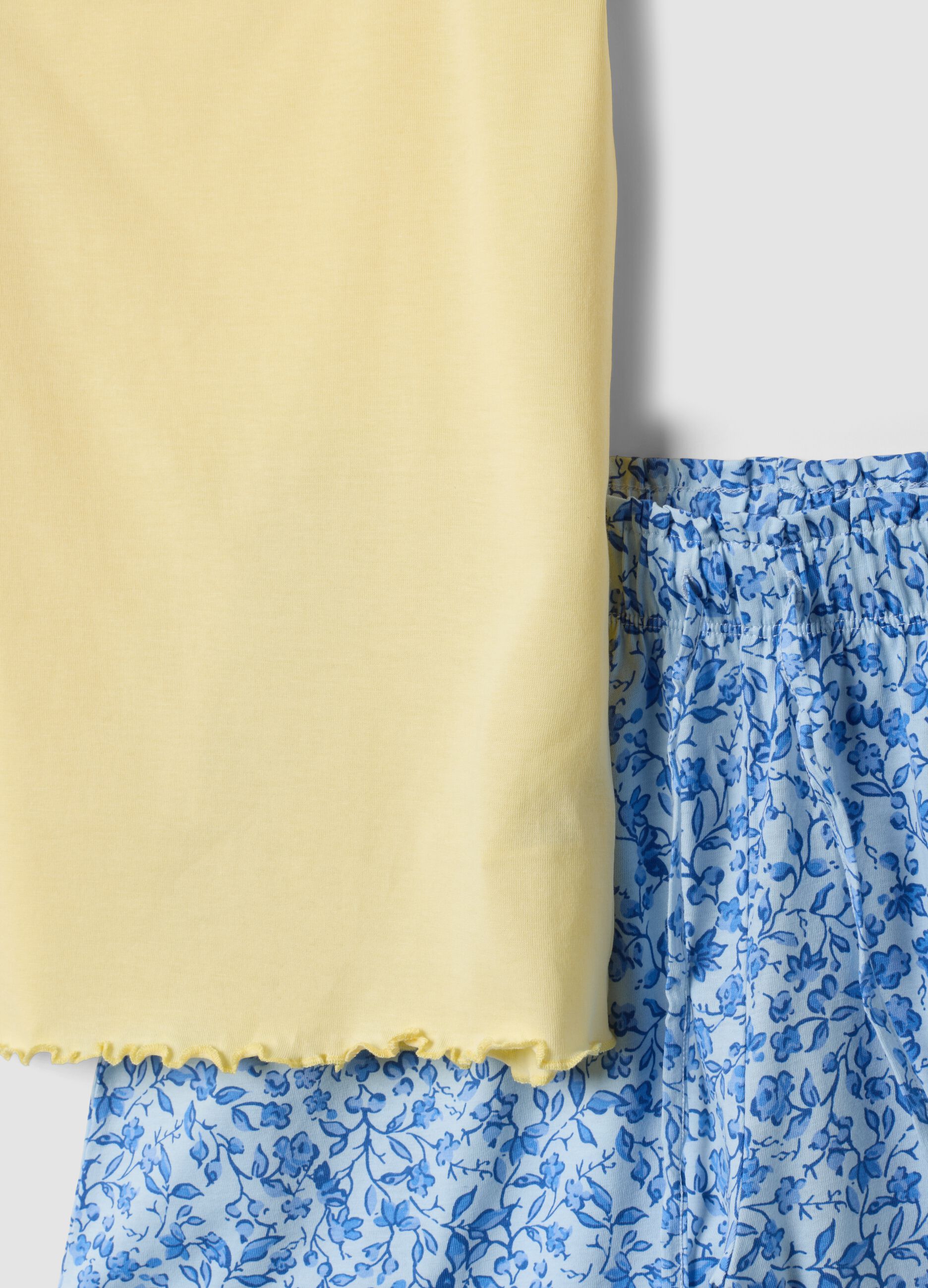Pijama amarelo em algod&atilde;o org&acirc;nico com top de al&ccedil;as finas