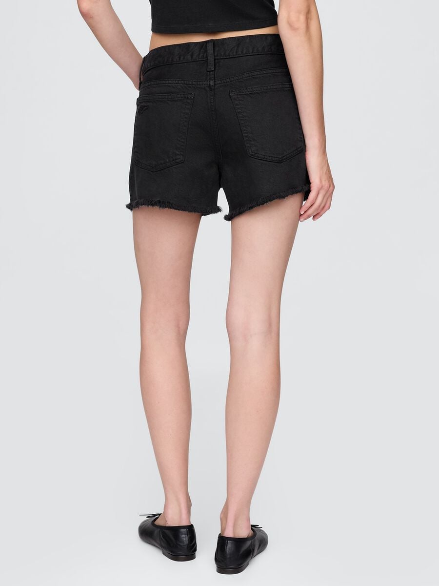 Schwarze Denim Shorts mit Fransenabschluss_2
