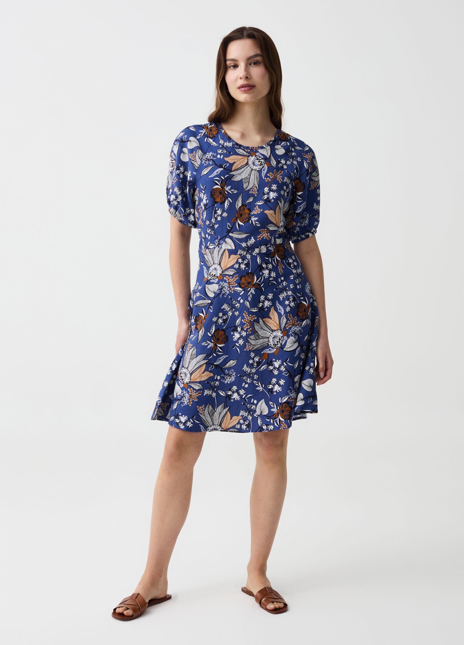 Short dress in linen and viscose with floral print