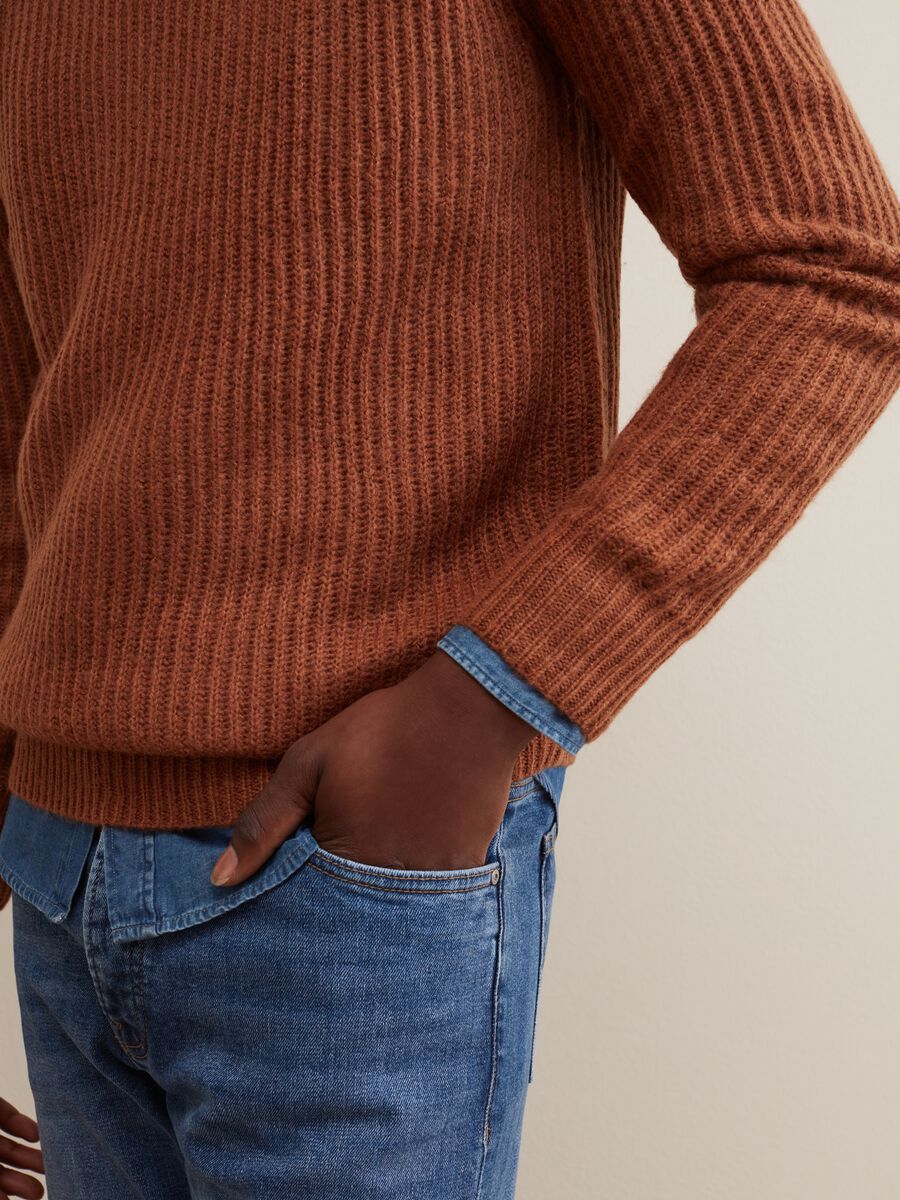 Ribbed pullover with raglan sleeves_3