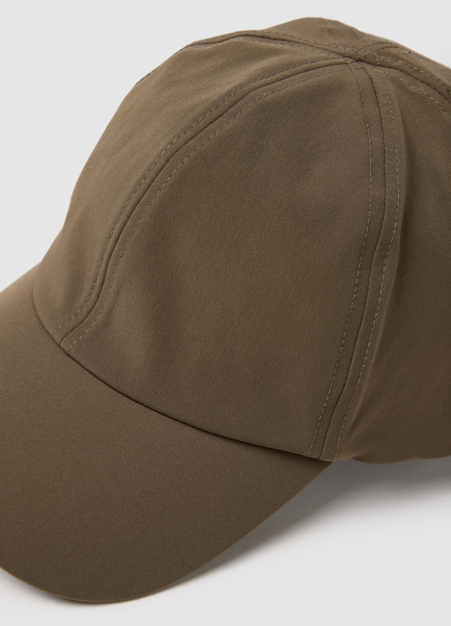 Brown cap with adjustable visor