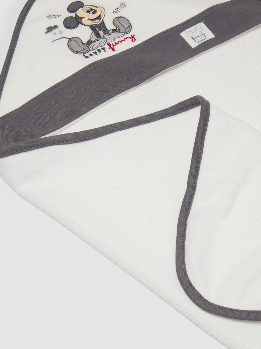 Accappatoio bianco in misto cotone organico con cappuccio e stampa Mickey_2