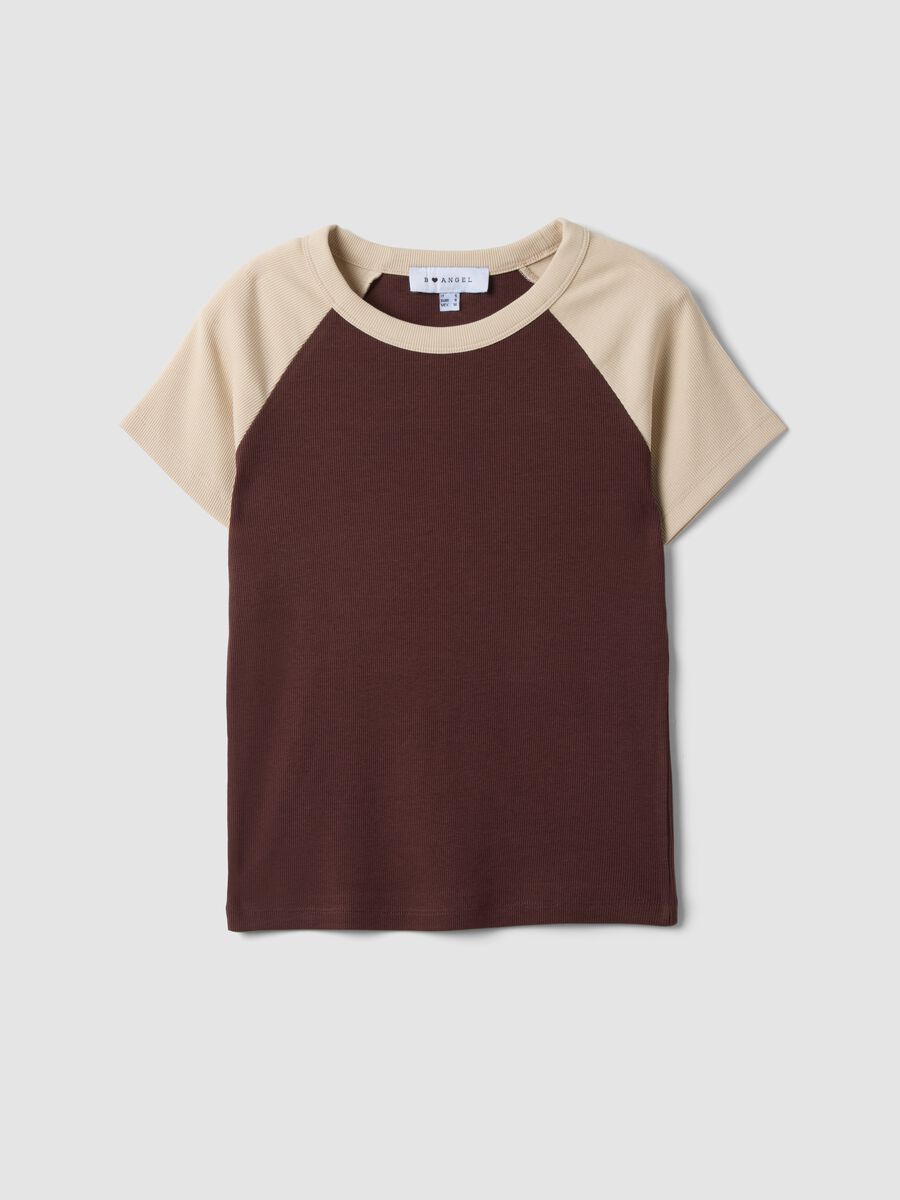 T-shirt castanha em algod&atilde;o el&aacute;stico com decote redondo e mangas em contraste_0