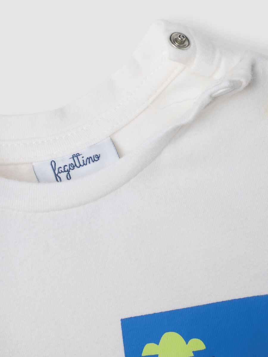 T-shirt bianca girocollo in cotone organico elasticizzato_3