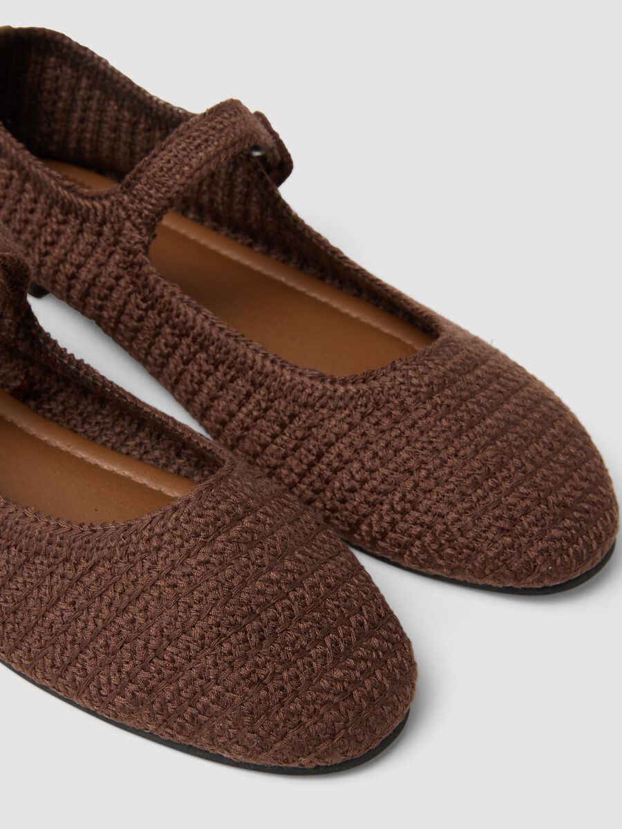 &Kappa;&alpha;&phi;έ &sigma;&alpha;&nu;&delta;ά&lambda;&iota;&alpha; &mu;&epsilon; &lambda;&omicron;&upsilon;&rho;ά&kappa;&iota;_2