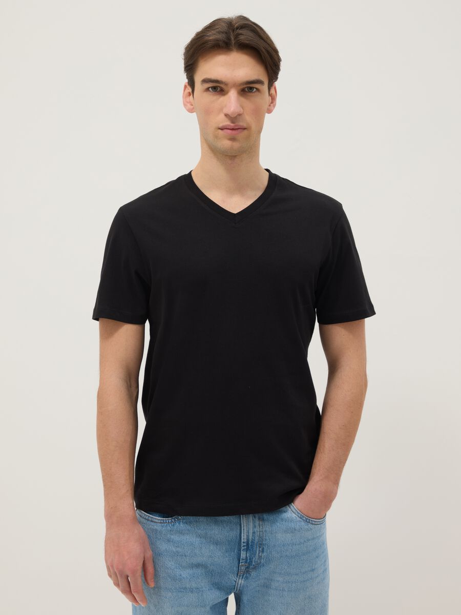 Black pure cotton regular fit V-neck T-shirt_0